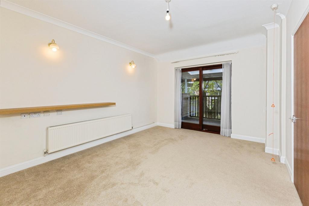 Apartment in Reading, Whitley - More