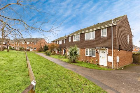 Felixstowe Close, Lower Earley, READING