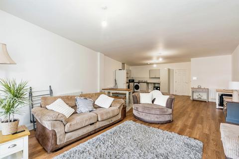 2 bedroom apartment for sale, London Road North, Lowestoft