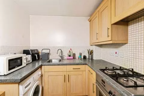 2 bedroom ground floor flat for sale - View 3