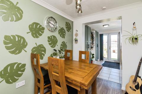 3 bedroom end of terrace house for sale, Peregrine Way, Kessingland, Lowestoft