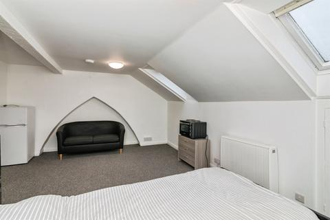 Studio for sale, Milton Road East, Lowestoft