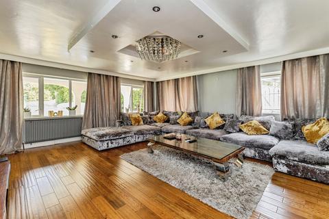 5 bedroom detached house for sale, Ormesby Bank, Ormesby, Middlesbrough