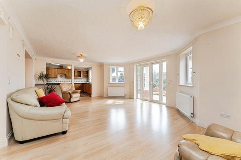 3 bedroom detached house for sale, Elwyndene Road, March