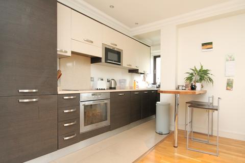2 bedroom apartment to rent, Maple Leaf Court, Broomfield Lane, Palmers Green, N13
