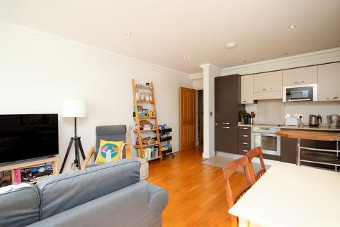 2 bedroom apartment to rent, Maple Leaf Court, Broomfield Lane, Palmers Green, N13