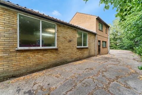 Property for sale, The Avenue, March