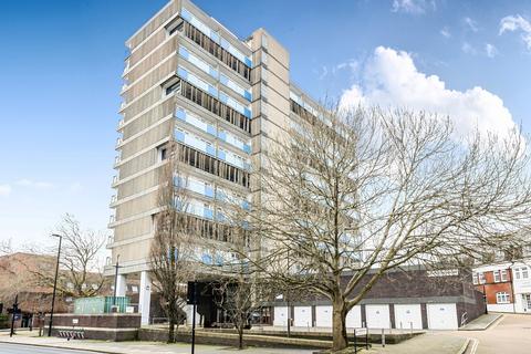 3 bedroom flat for sale, Castle Way, Southampton, Hampshire, SO14