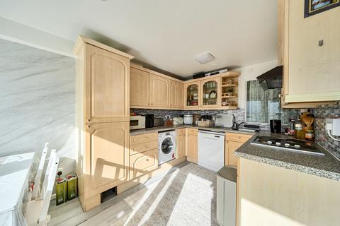 3 bedroom flat for sale, Castle Way, Southampton, Hampshire, SO14
