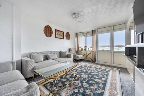 3 bedroom flat for sale, Castle Way, Southampton, Hampshire, SO14