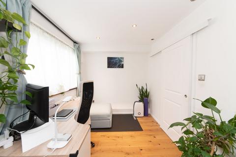 undefined, Bow Lane, London, N12