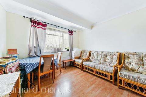 2 bedroom flat for sale, Central Gardens, Morden