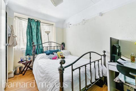 2 bedroom flat for sale, Central Gardens, Morden