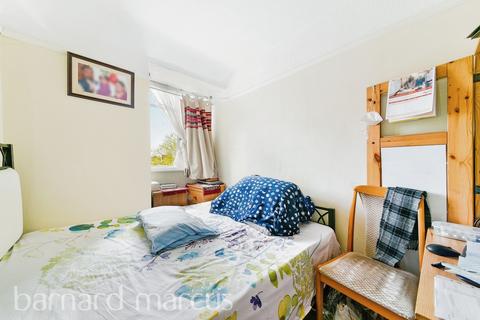 2 bedroom flat for sale, Central Gardens, Morden