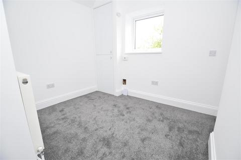 2 bedroom flat for sale, Southend Road, Hockley
