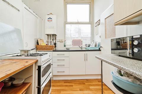 undefined, Hillcrest Avenue, Leeds