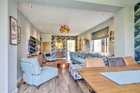 6 bedroom detached house for sale, Emville Avenue, Leeds