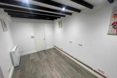 undefined, Abergele, LL22