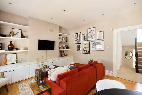3 bedroom flat for sale, Despard Road, London