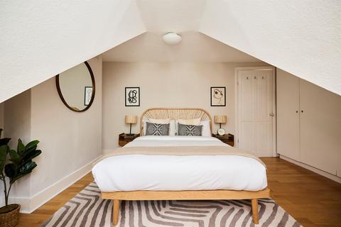 3 bedroom flat for sale, Despard Road, London