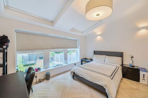 4 bedroom flat for sale, Kings Avenue, London