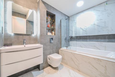 4 bedroom flat for sale, Kings Avenue, London