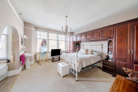 undefined, Collingwood Avenue, London