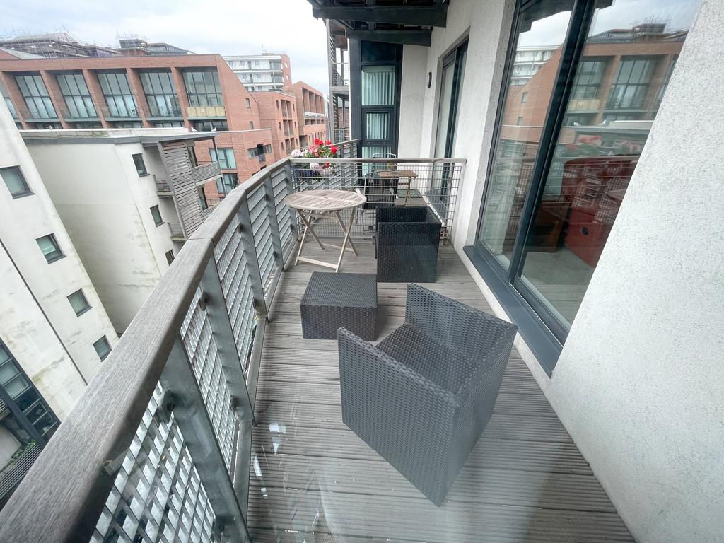 25, 33 Cornhill(6)