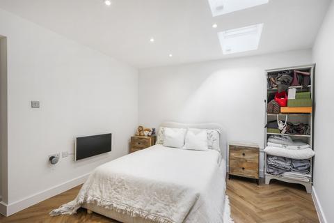 1 bedroom ground floor flat for sale, Mount Pleasant Crescent, London