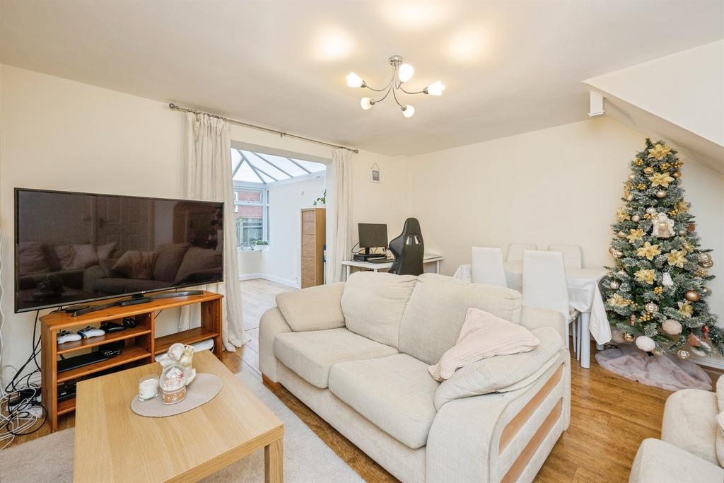 Lounge/Dining Room