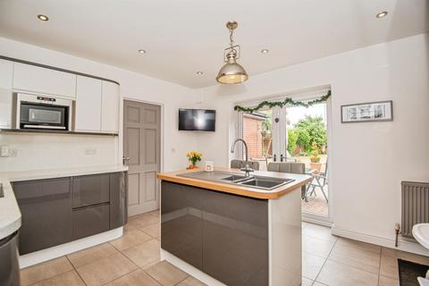 4 bedroom detached house for sale, Adwick Road, Mexborough