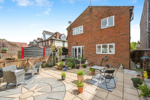 4 bedroom detached house for sale, Princess Road, Mexborough