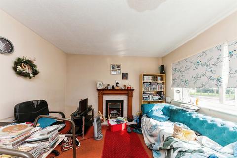 2 bedroom ground floor flat for sale, Queens Road, Hull