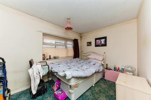 2 bedroom ground floor flat for sale, Queens Road, Hull