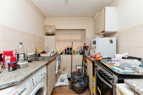 2 bedroom ground floor flat for sale, Queens Road, Hull