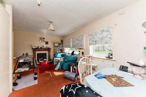 2 bedroom ground floor flat for sale, Queens Road, Hull
