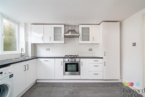 3 bedroom flat for sale, Holden Road, London