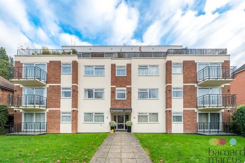 3 bedroom flat for sale, Holden Road, London