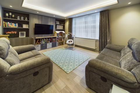 2 bedroom ground floor flat for sale, Brookland Rise, London