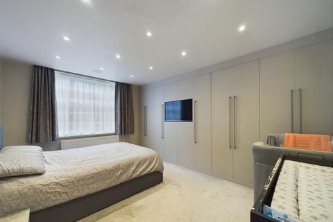 2 bedroom ground floor flat for sale, Brookland Rise, London