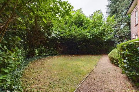 2 bedroom ground floor flat for sale, Brookland Rise, London