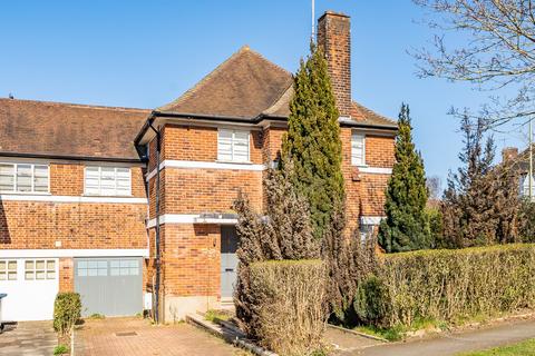 5 bedroom semi-detached house for sale, Brim Hill, London