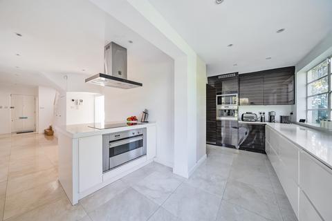 5 bedroom semi-detached house for sale, Brim Hill, London