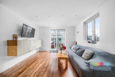 3 bedroom semi-detached house for sale, Woodhouse Road, London