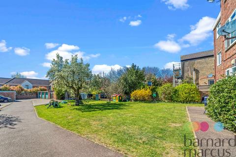 2 bedroom flat for sale, Park Avenue, London