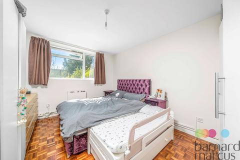 2 bedroom flat for sale, Park Avenue, London