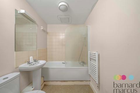 1 bedroom flat for sale, Boulevard Drive, London