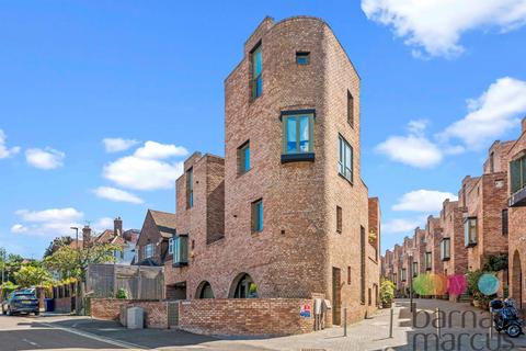 Edgewood Mews, London
