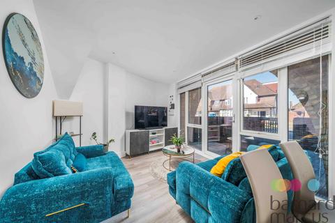 2 bedroom flat for sale, Edgewood Mews, London