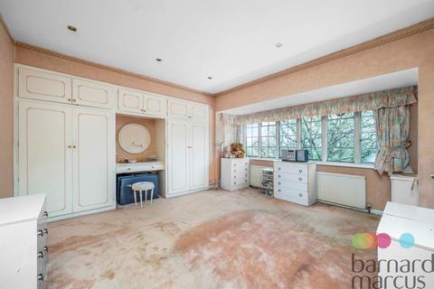 undefined, Edgeworth Crescent, London